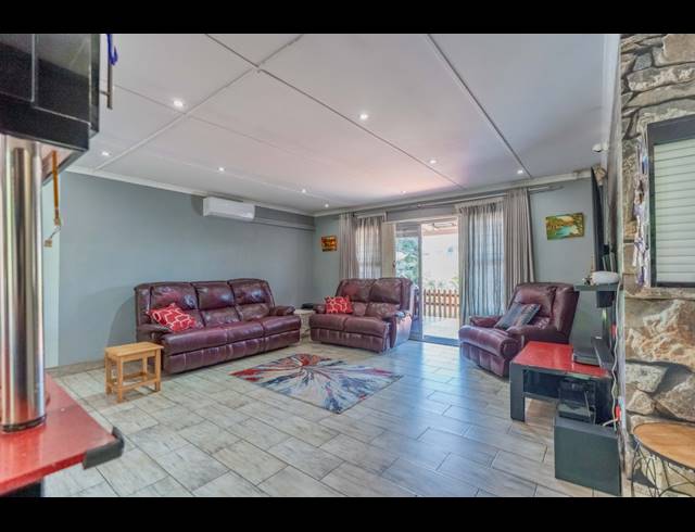 3 BEDROOM TOWNHOUSE FOR SALE IN SHERWOOD
